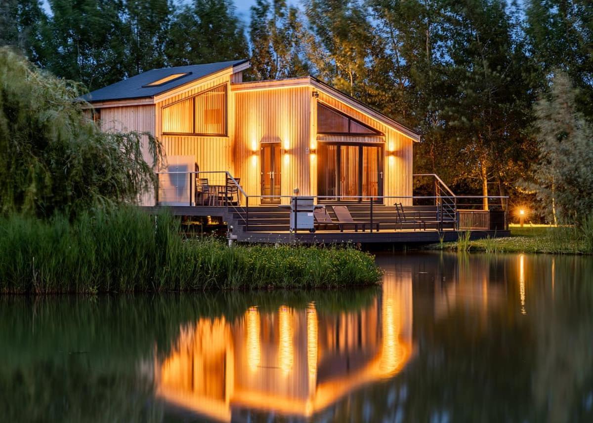 בוסטון Woad Mill Lakeside Lodges מראה חיצוני תמונה