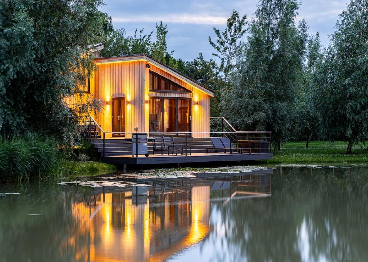 בוסטון Woad Mill Lakeside Lodges מראה חיצוני תמונה