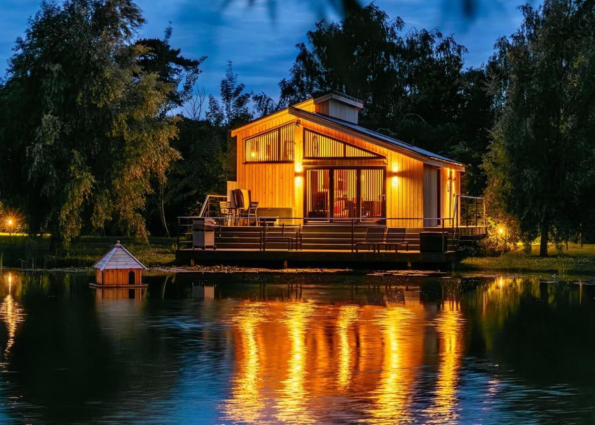 בוסטון Woad Mill Lakeside Lodges מראה חיצוני תמונה